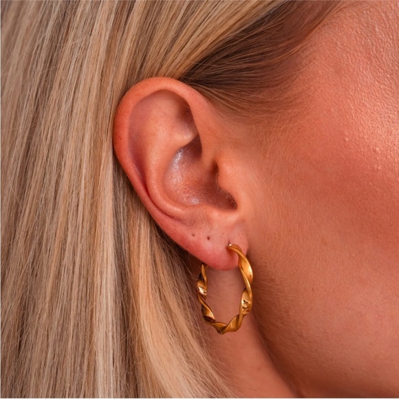 LOVEISH Jewelry - 18K Gold Plated Medium Twisted Hoop Earrings
